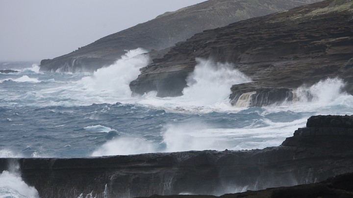 Large waves crash into the sea cliffs east side of Oahu as Tropical Storm Iselle passes through the Hawaiian islands, in Honolulu, Hawaii, August 8, 2014