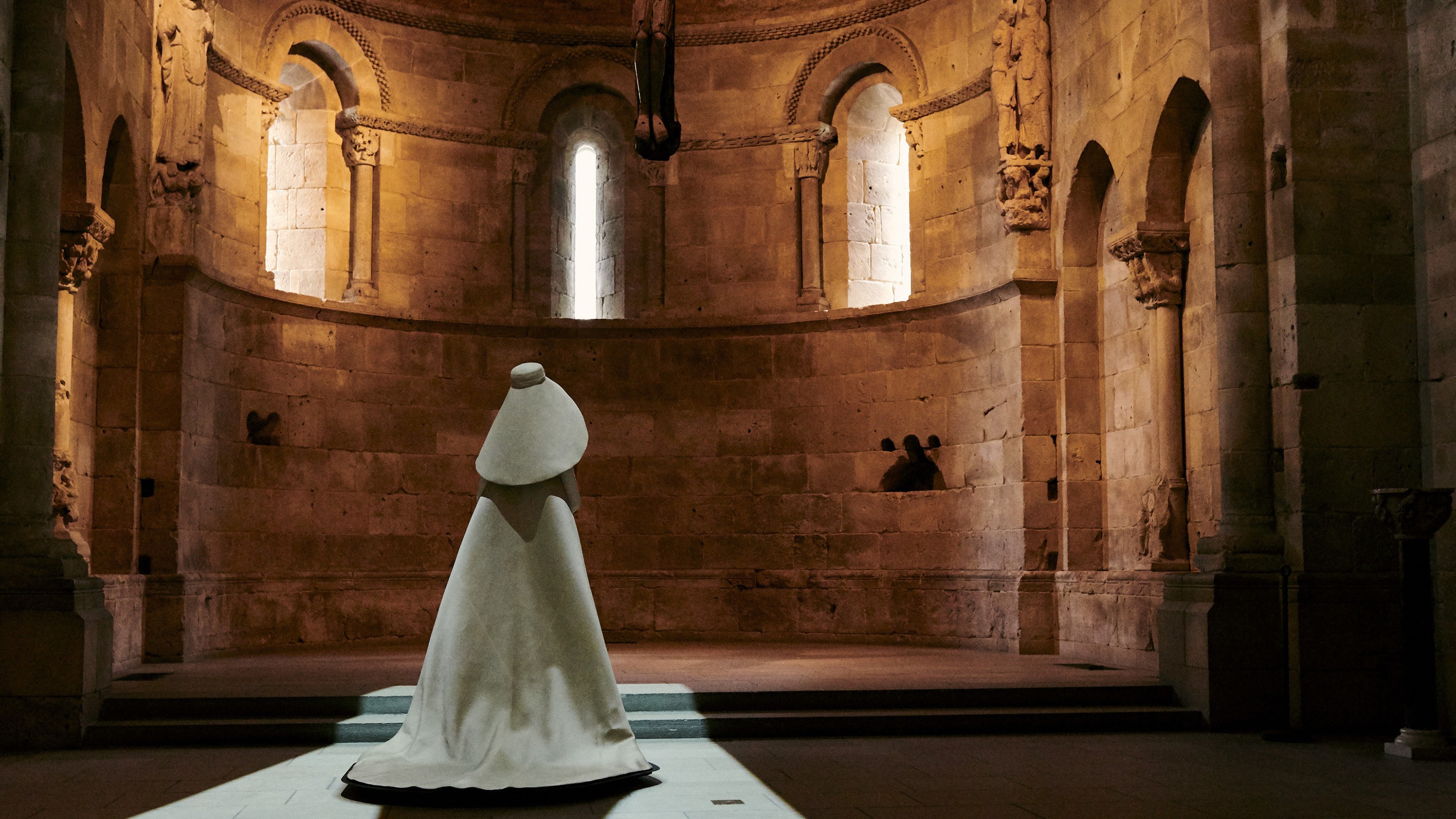 Met Museum's Fashion Show Criticized for Featuring Living Designers