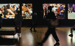 photograph of Garry Winogrand art exhibit