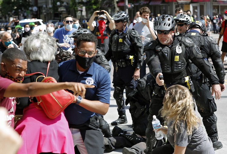 Police Pepper-Sprayed a Congresswoman, Joyce Beatty - The Atlantic