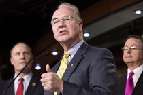 Tom Price gives a speech from a lectern.