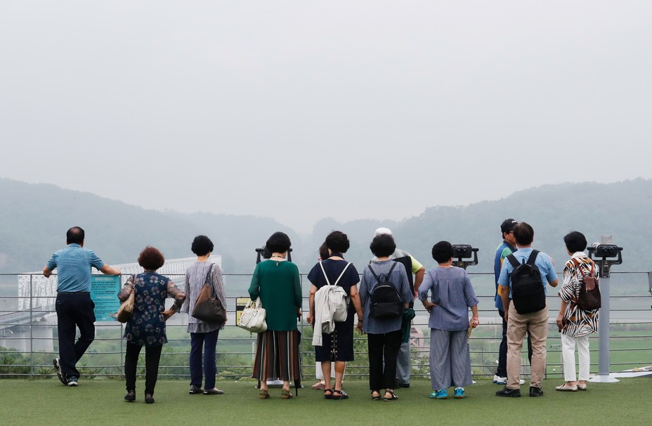 South Koreans look out over the North Korea-South Korea border.