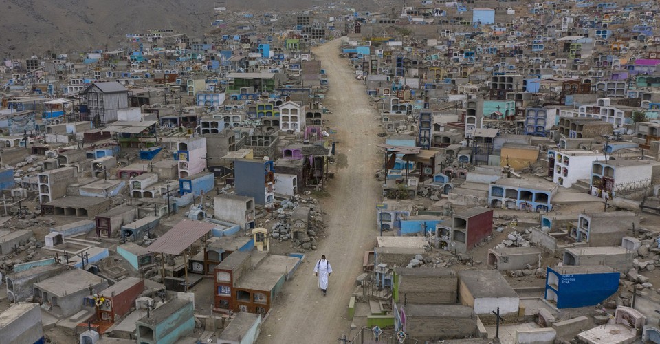The Lonely Work of Performing Funerals in Lima, Peru - The Atlantic