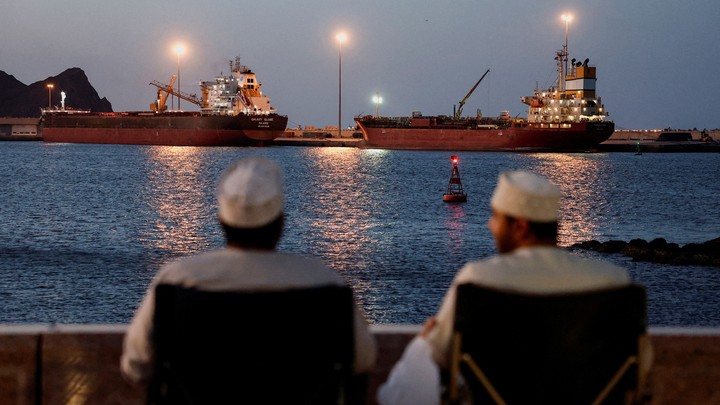 theatlantic.com - Will Gottsegen - The Wild 24-Hour Rise and Fall of Oil Prices