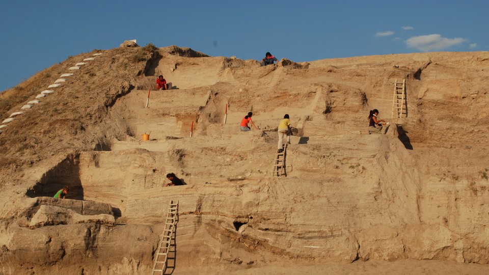 Archaeologists work to excavate Asikli Hoyuk.