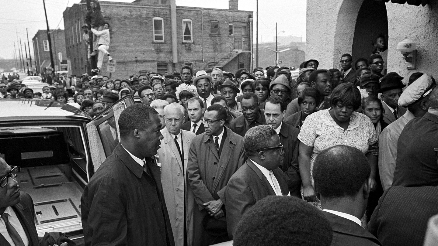 King’s casket carried into a funeral home in Atlanta