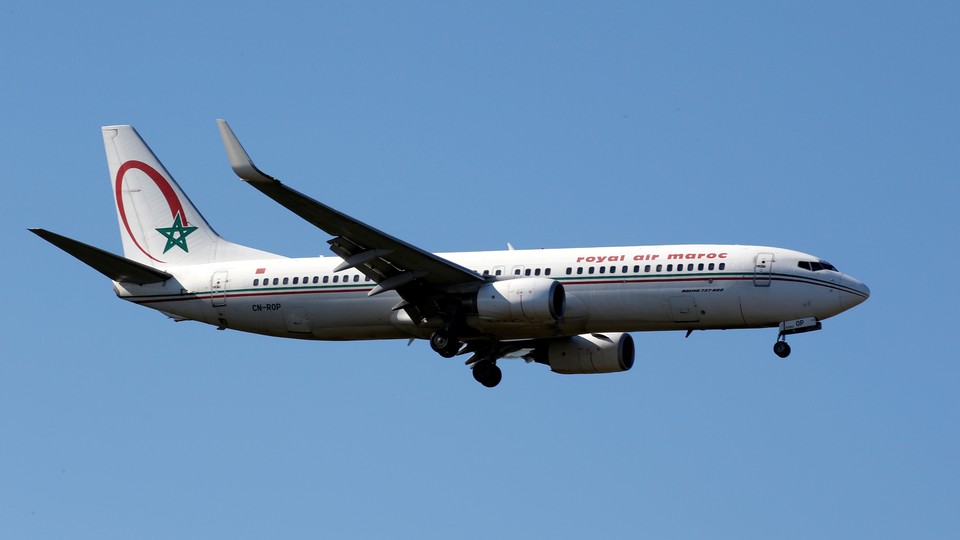A Boeing 737 makes its final approach for landing