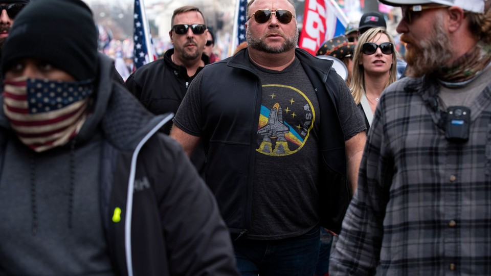  Alex Jones joins supporters of US President Donald Trump as they demonstrate in Washington, D.C.