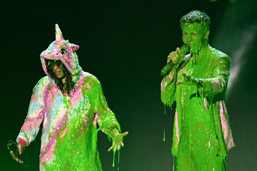 Actors Michelle Rodriguez and Chris Pine covered in green goo