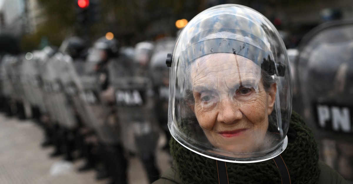 Photos of the Week: Dragon’s Teeth, Witch Convention, High Plateau