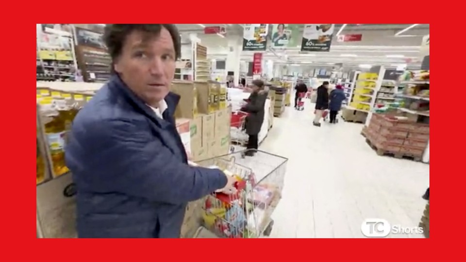 Tucker Carlson in Russian supermarket