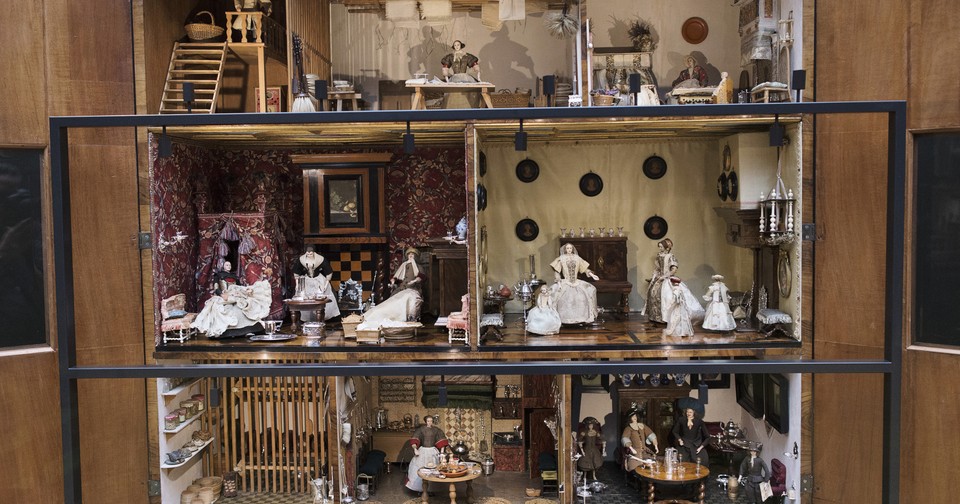 All mini cons: a peek inside the history of the doll's house