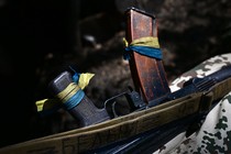 Ribbons in the colors of the Ukrainian flag are tied around a gun