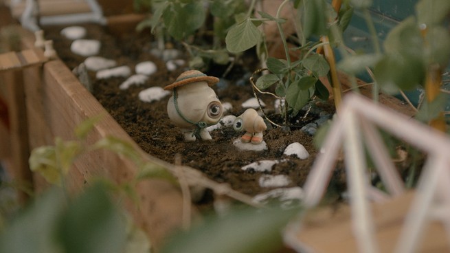Marcel the Shell and his Nana Connie chatting in a garden in "Marcel the Shell with Shoes On"