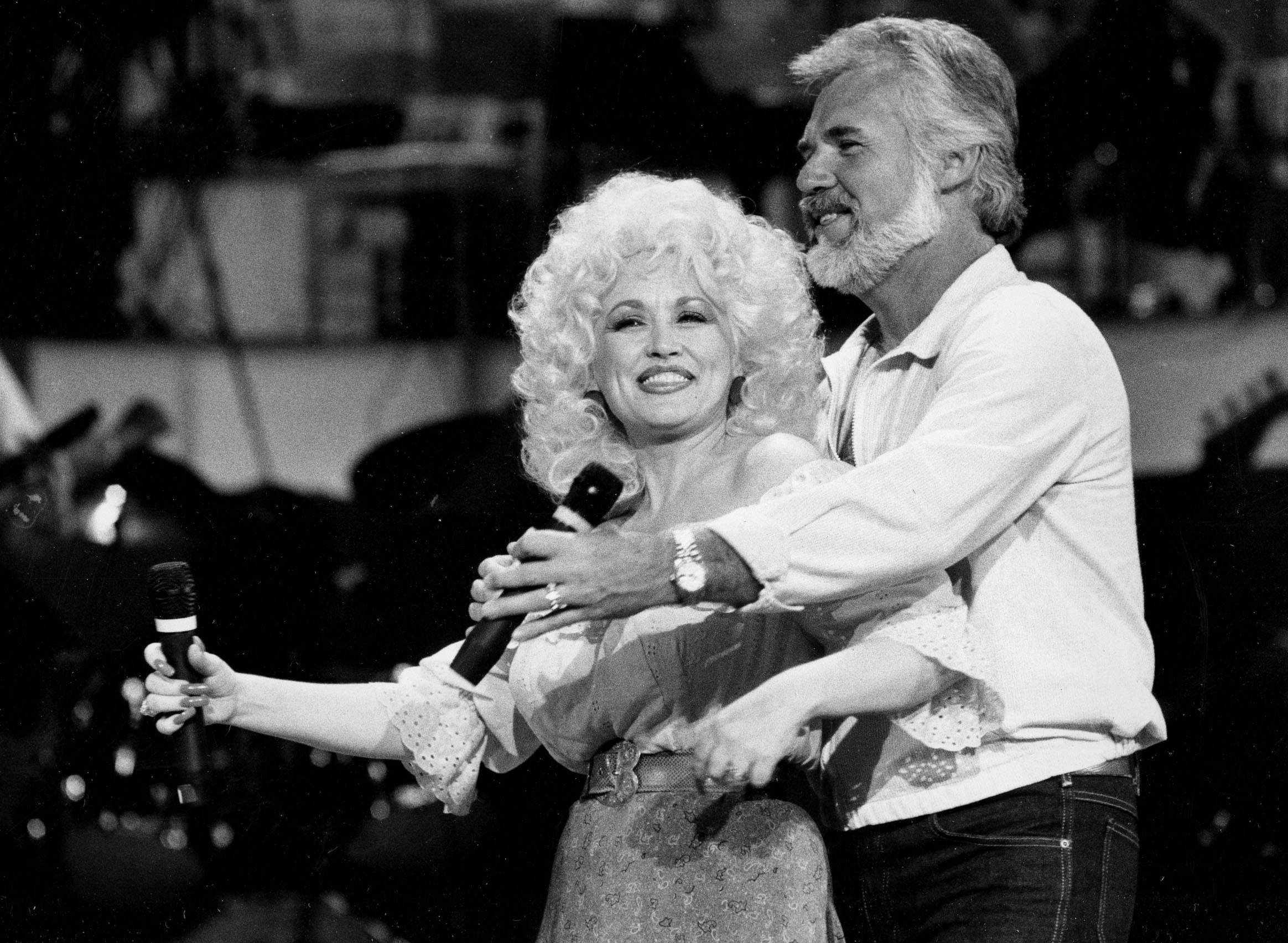 Dolly Parton and Kenny Rogers rehearse a song together.