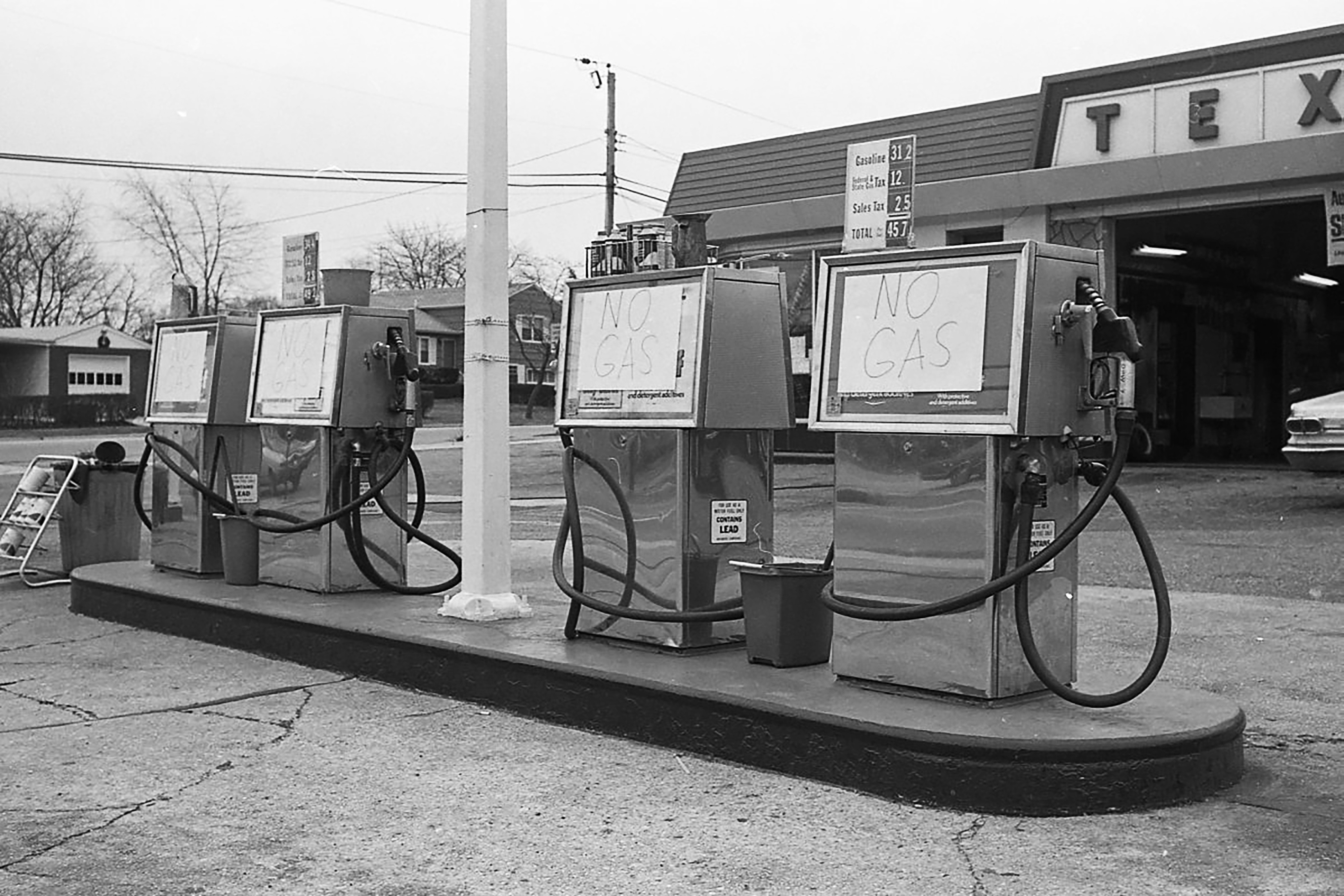 2026_04_11_The Romance of the Gas-Station Sign_7.jpg