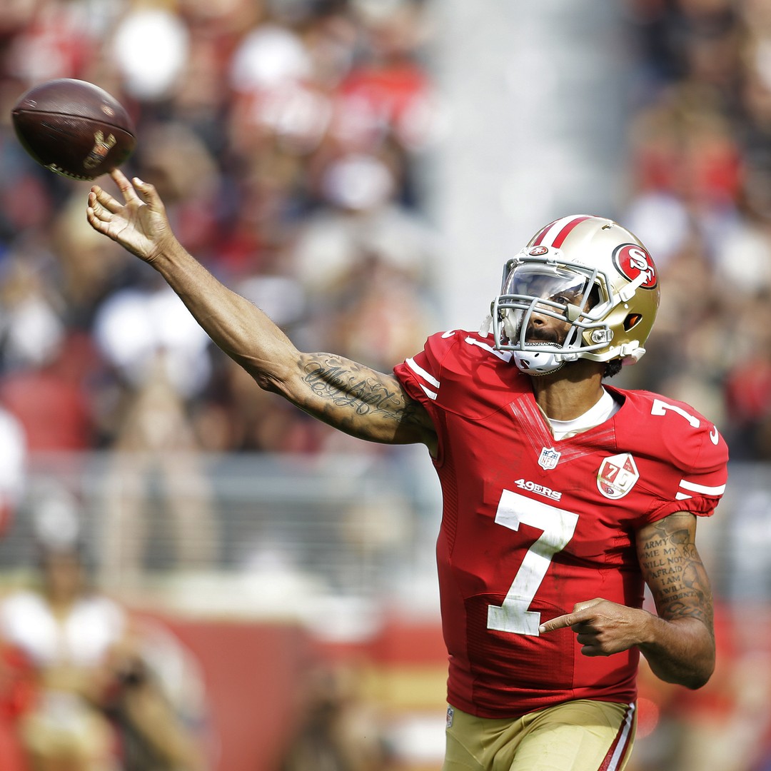 Colin Kaepernick defends Tom Brady on Twitter