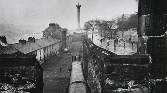 A city wall separates Londonderry's Catholic and Protestant communities.