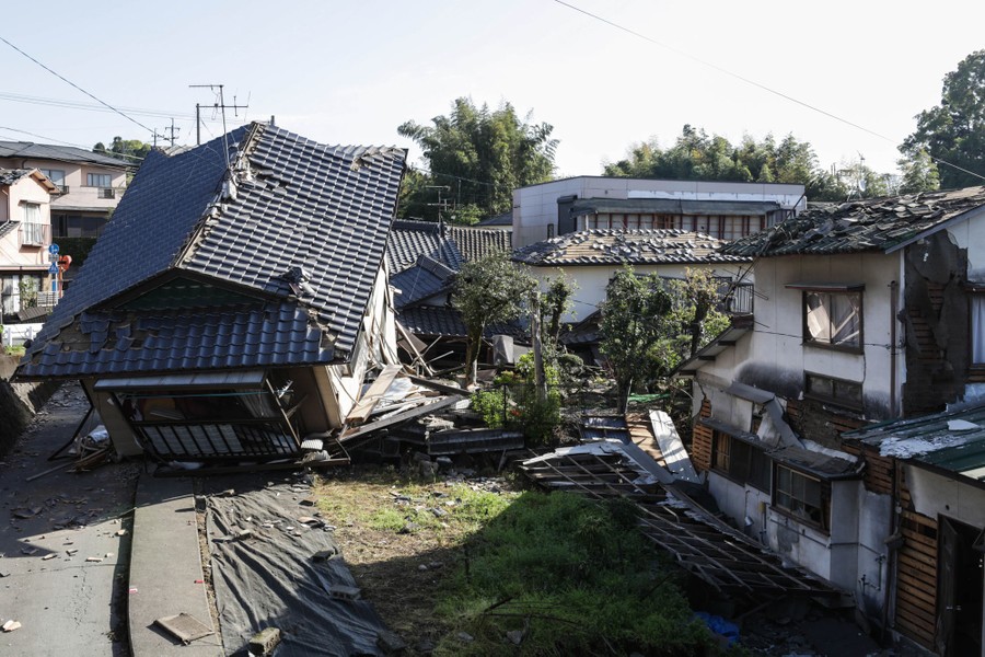 торнадо в сша декабрь 2021. Destroyed after. руины украинской войны. разрушенный город. Kumamoto earthquake.