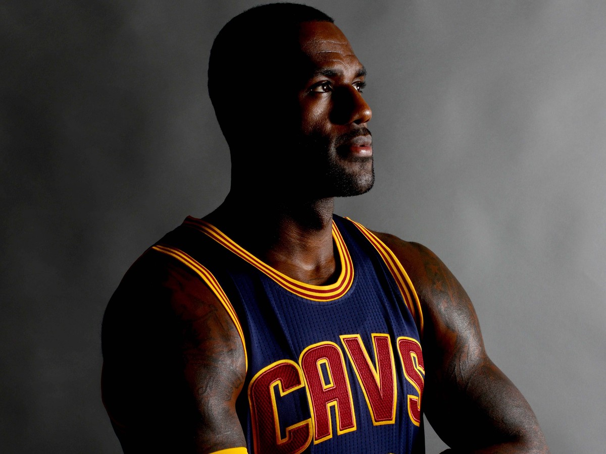 The Forgotten Stories of the Cavs' Black-Sleeved Jerseys