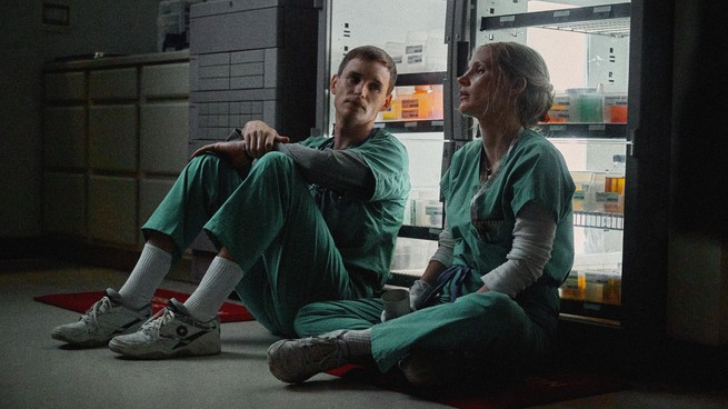 Eddie Redmayne and Jessica Chastain sit on the floor of a hospital in "The Good Nurse"