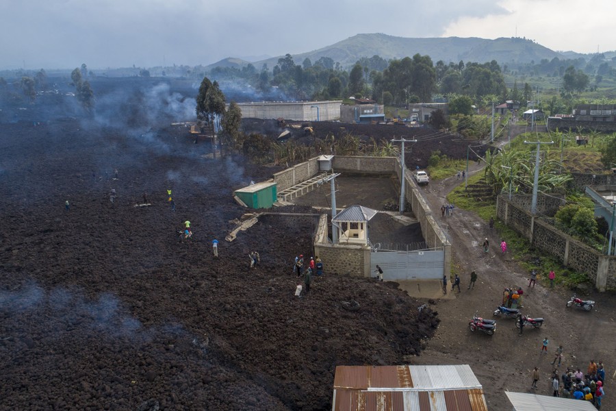 Photos Lava Flows From Mount Nyiragongo The Atlantic