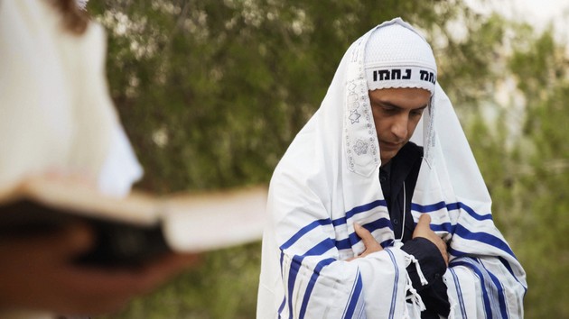 Reza Aslan dressed in the garb of the Na Nach in Israel (Courtesy of CNN)