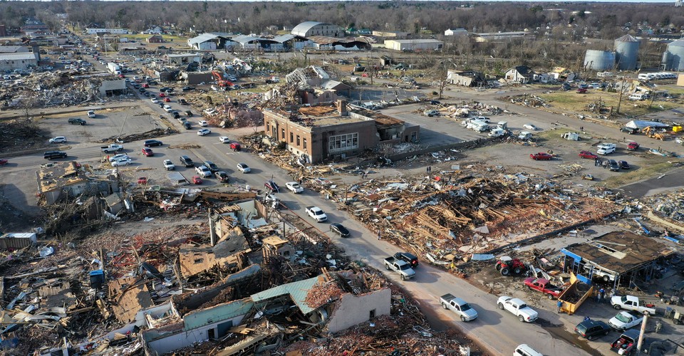 Photos Aftermath Of The Devastating Tornado Outbreak In Kentucky Photography Briefly