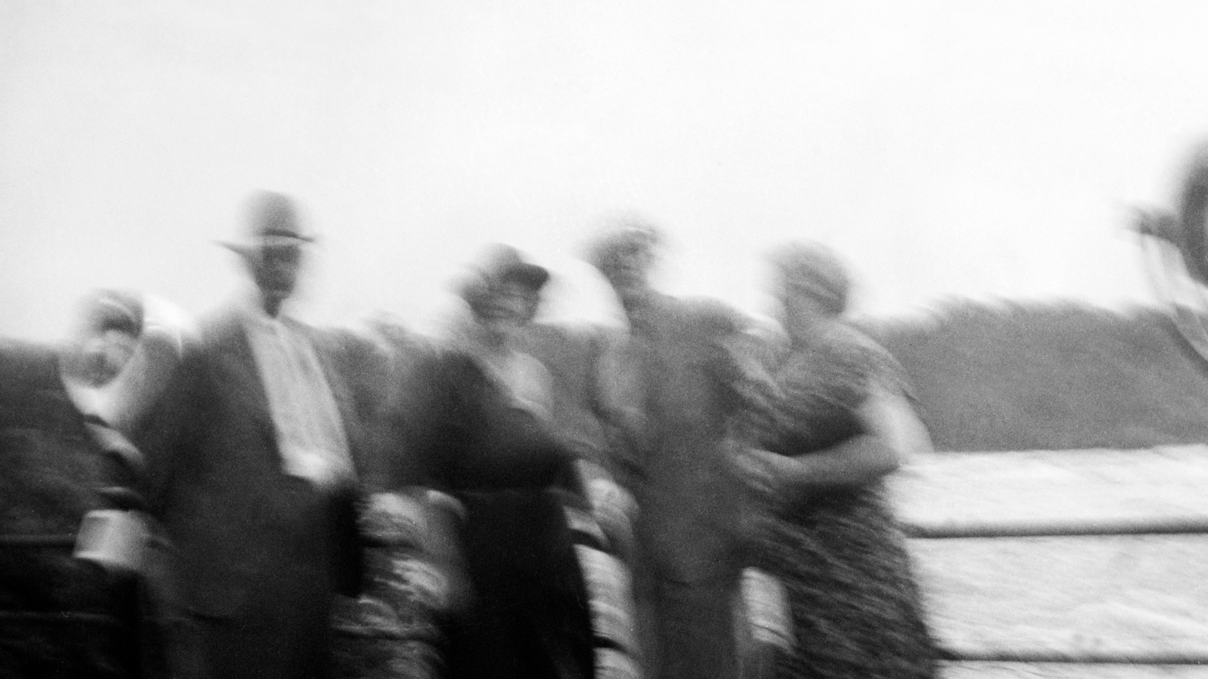 Robert Kolker's "The Vanishing Family" Explores the Profound Impact of Inherited Dementia