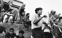 Mark Rudd, leader of the SDS movement, stands in front of protestors at Columbia University in 1968