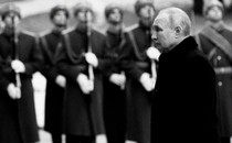 A black-and-white photo of Putin in front of soldiers