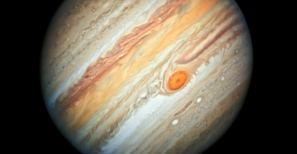 Интересные факты о Юпитере - Большое красное пятно Юпитера существует уже довольно долгое время