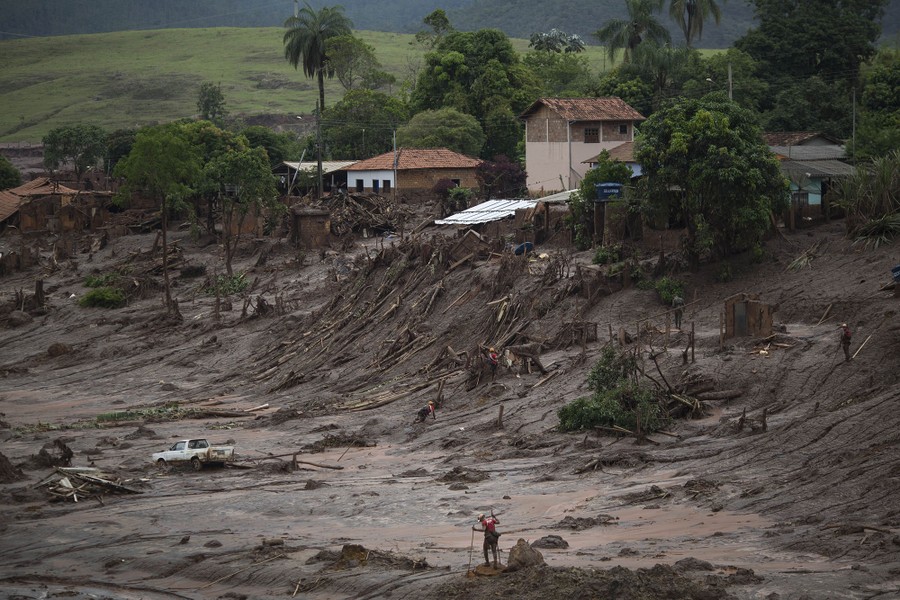 Photos Of The Red Sludge That Smothered A Town In Brazil - The Atlantic