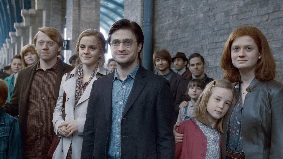 Your First Look at Grown-Up Harry Potter and His Family Is FINALLY Here