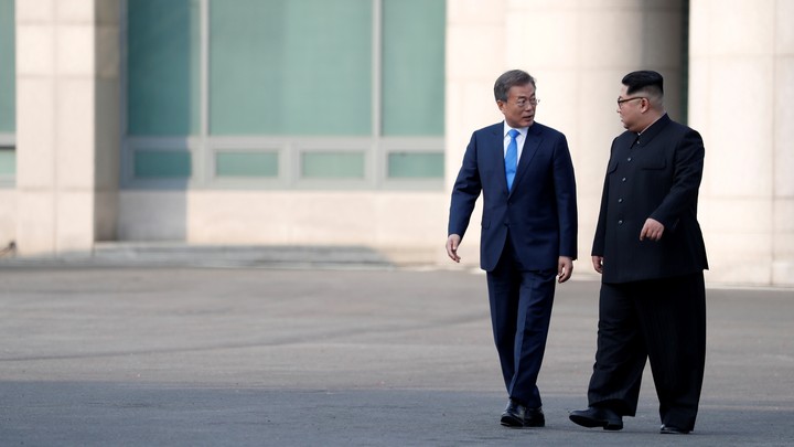 Kim Jong Un and Moon Jae In walking