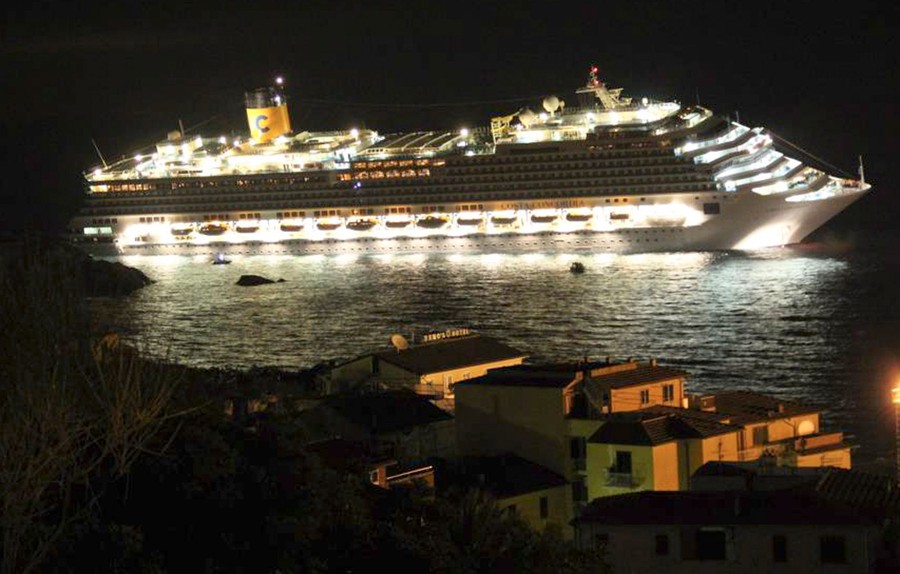 cruise ship wrecked in italy