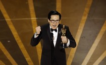 Ke Huy Quan holding an Oscar and giving his acceptance speech