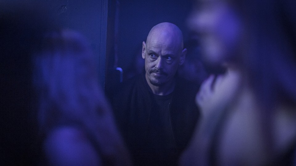 Scott Ryan stars as Ray in FX's 'Mr. Inbetween'