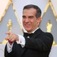 Eric Garcetti points to a camera at the Academy Awards.