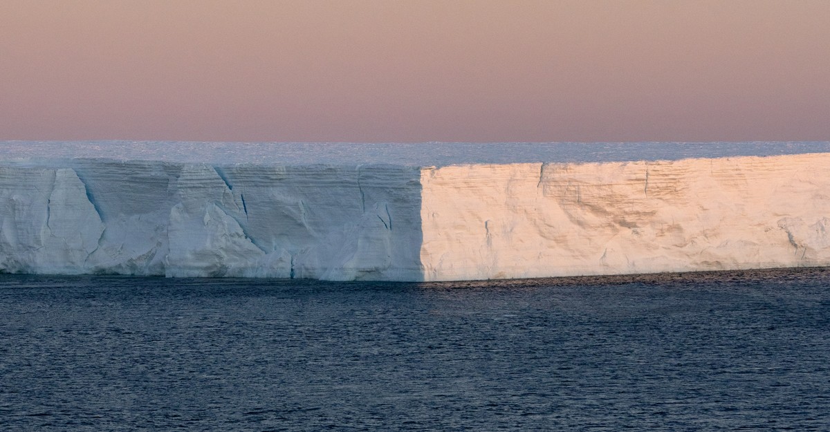 The ‘Doomsday Glacier’ Could Flood the Earth. Can a 50-Mile Wall Stop It?
