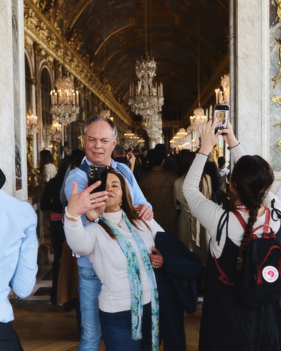 Picture of tourists at the Palace of Versailles