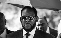 R. Kelly leaves a courthouse in 2019