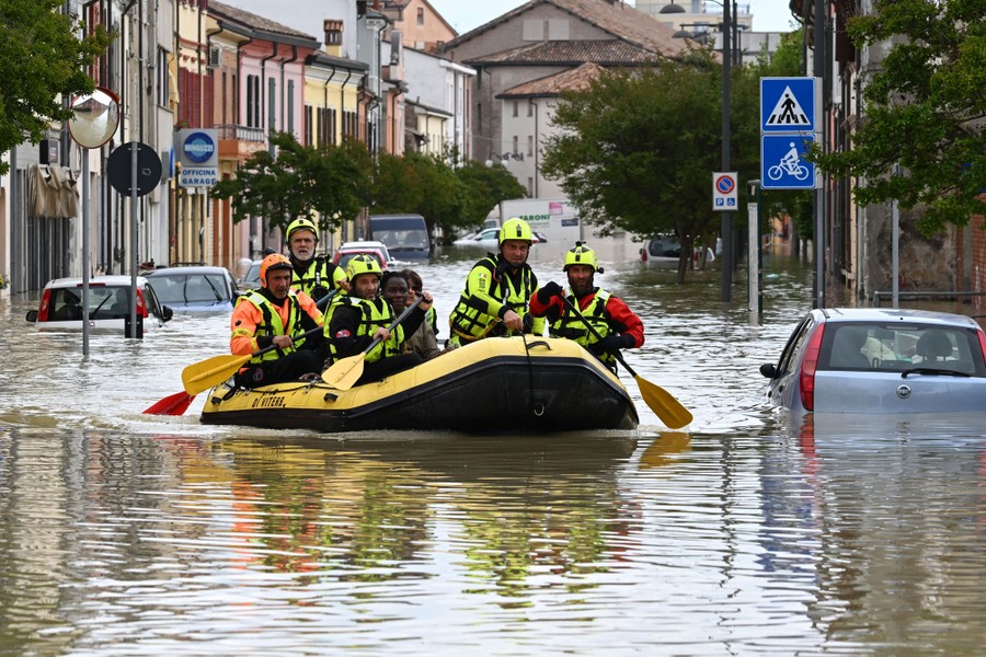 https://cdn.theatlantic.com/thumbor/nuk3iw6DufV2IDM33-dwHthm8fU%3D/900x600/media/img/photo/2023/05/italy-floods/a01_1255743697/original.jpg