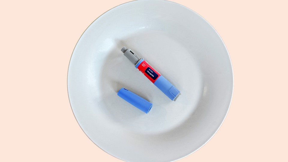 A white plate with an semaglutide pen