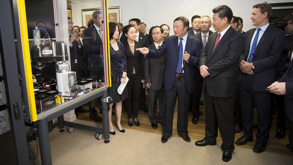 Chinese president Xi Jinping examines Huawei technology during a presentation in London in 2015.