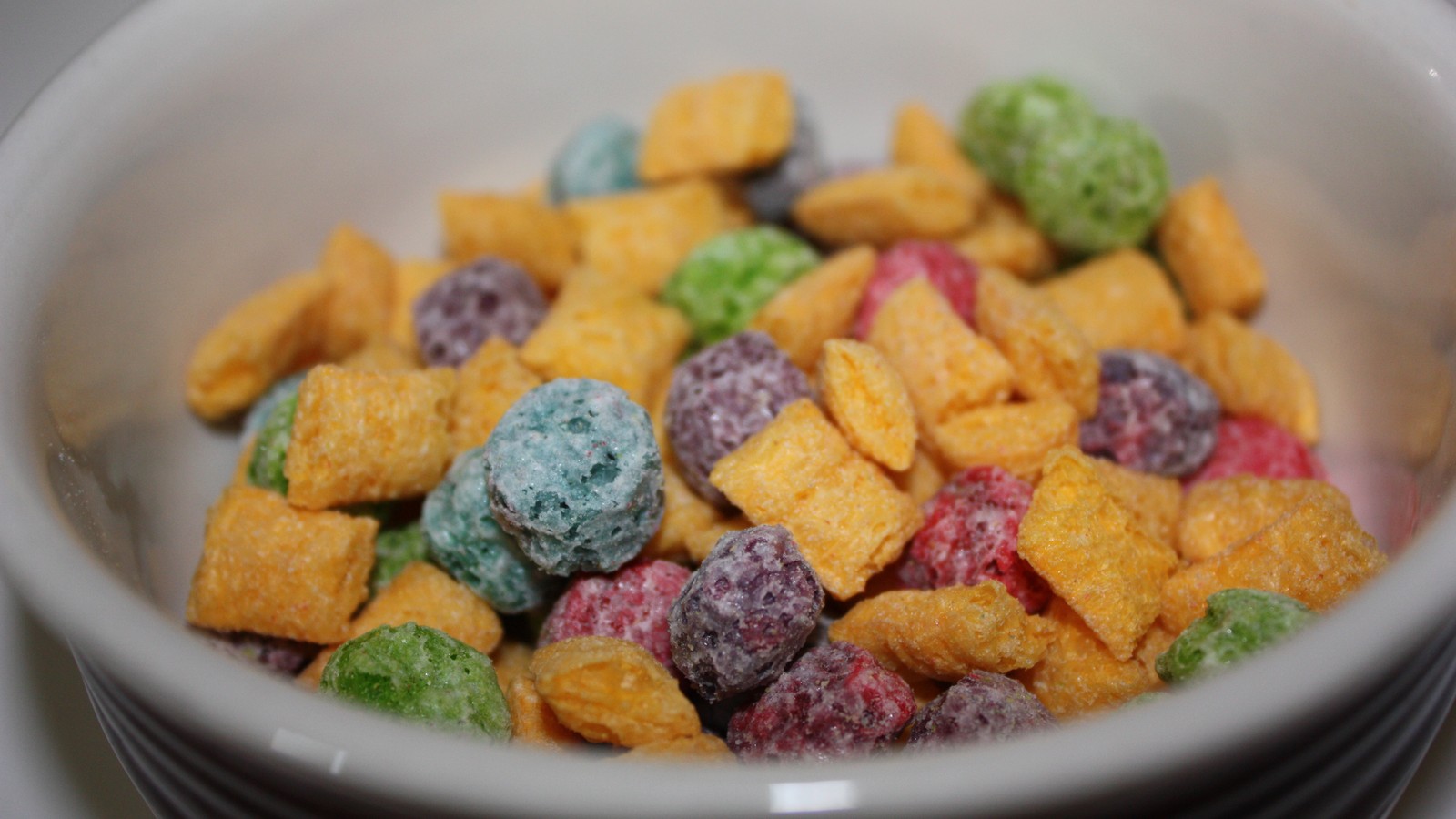 Bringing breakfast to you! Experience Cerealicious bliss! #fruitloops , cereal