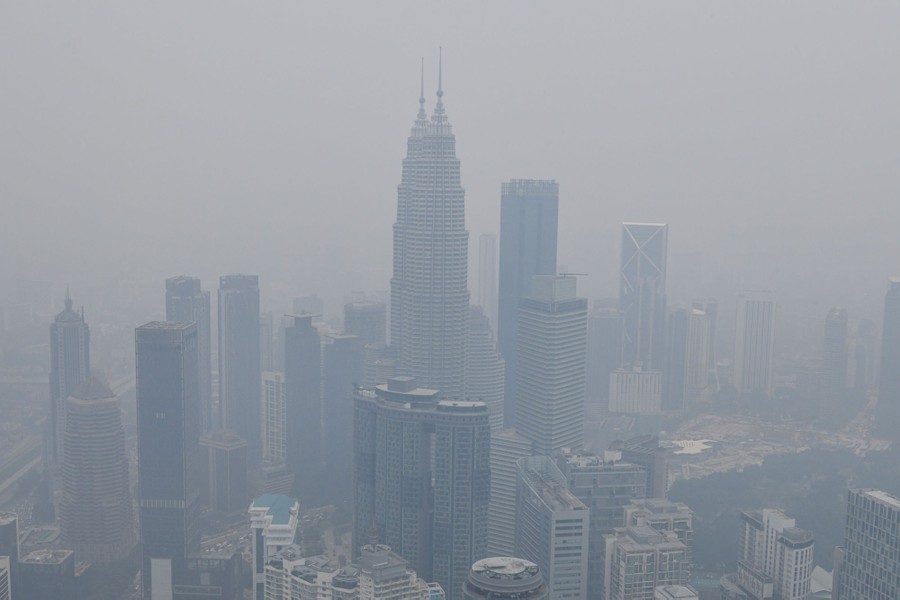 Fires in Indonesia Blanket Islands and Cities in Smog: Photos 