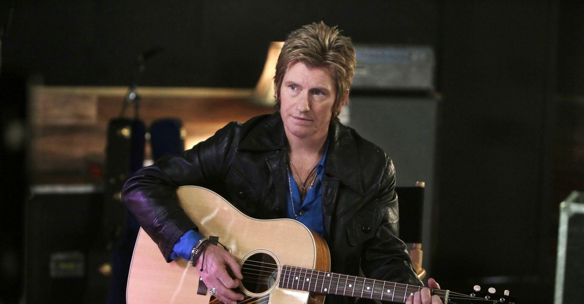 Review Denis Leary Is A Washed Up Musician In Fx S Sexanddrugsandrockandroll The Atlantic