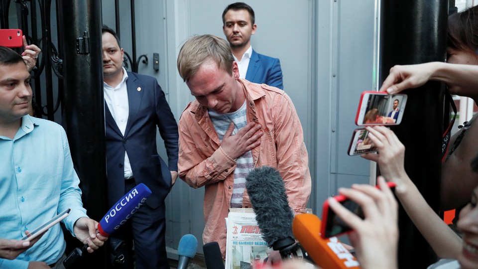 Ivan Golunov speaks with the media in Moscow after his release from jail.