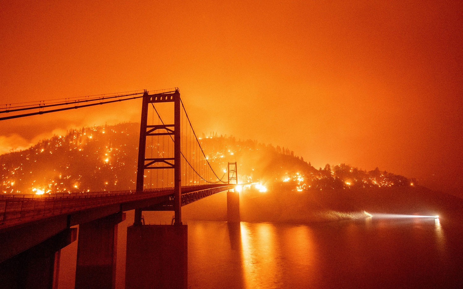 https://cdn.theatlantic.com/thumbor/pt4dcBaMK8cCkGrqgrQ-dqibT8Q=/1500x937/media/img/photo/2020/09/western-fires/a06_1228423382/original.jpg